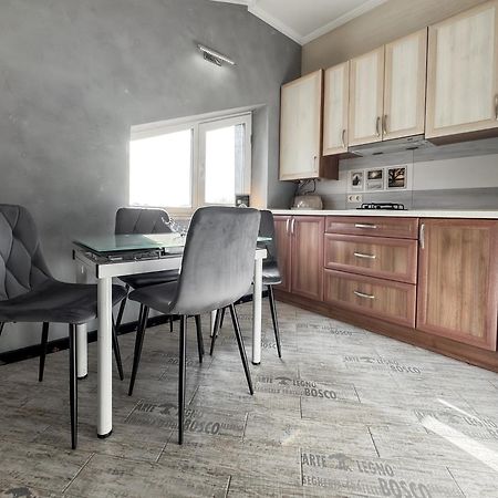 Apartments On Zaliznychna 49 Iwano-Frankiwsk Zewnętrze zdjęcie