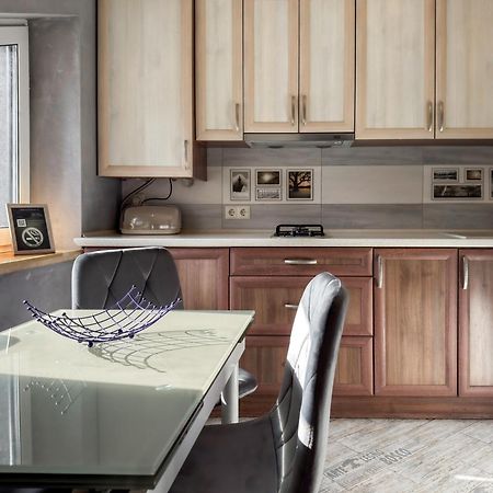 Apartments On Zaliznychna 49 Iwano-Frankiwsk Zewnętrze zdjęcie