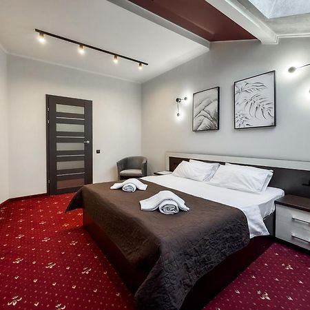 Apartments On Zaliznychna 49 Iwano-Frankiwsk Zewnętrze zdjęcie