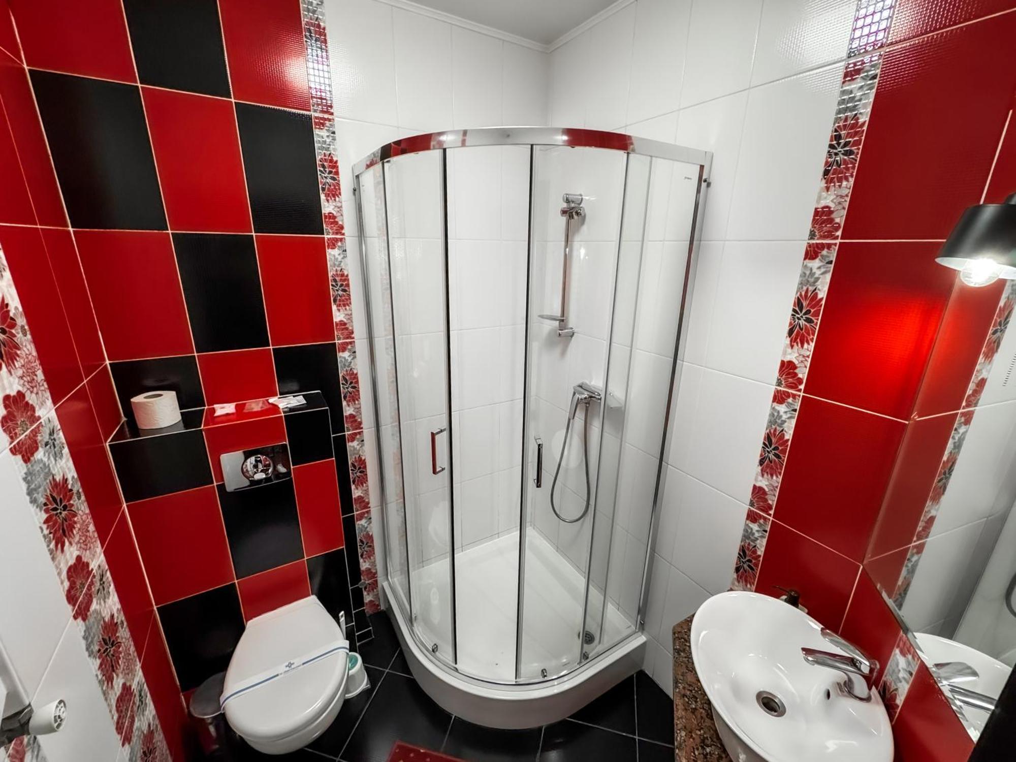 Apartments On Zaliznychna 49 Iwano-Frankiwsk Zewnętrze zdjęcie