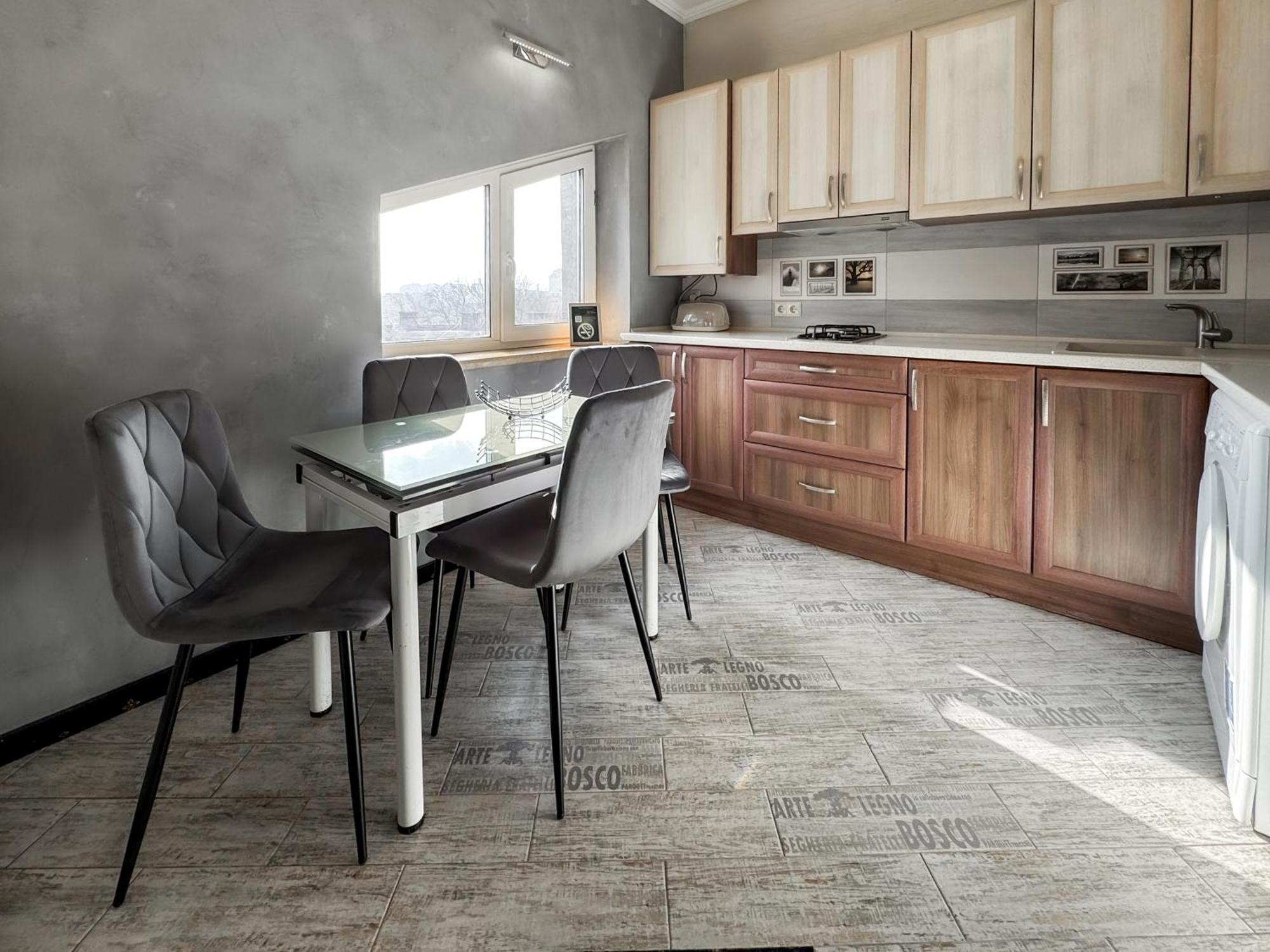 Apartments On Zaliznychna 49 Iwano-Frankiwsk Zewnętrze zdjęcie