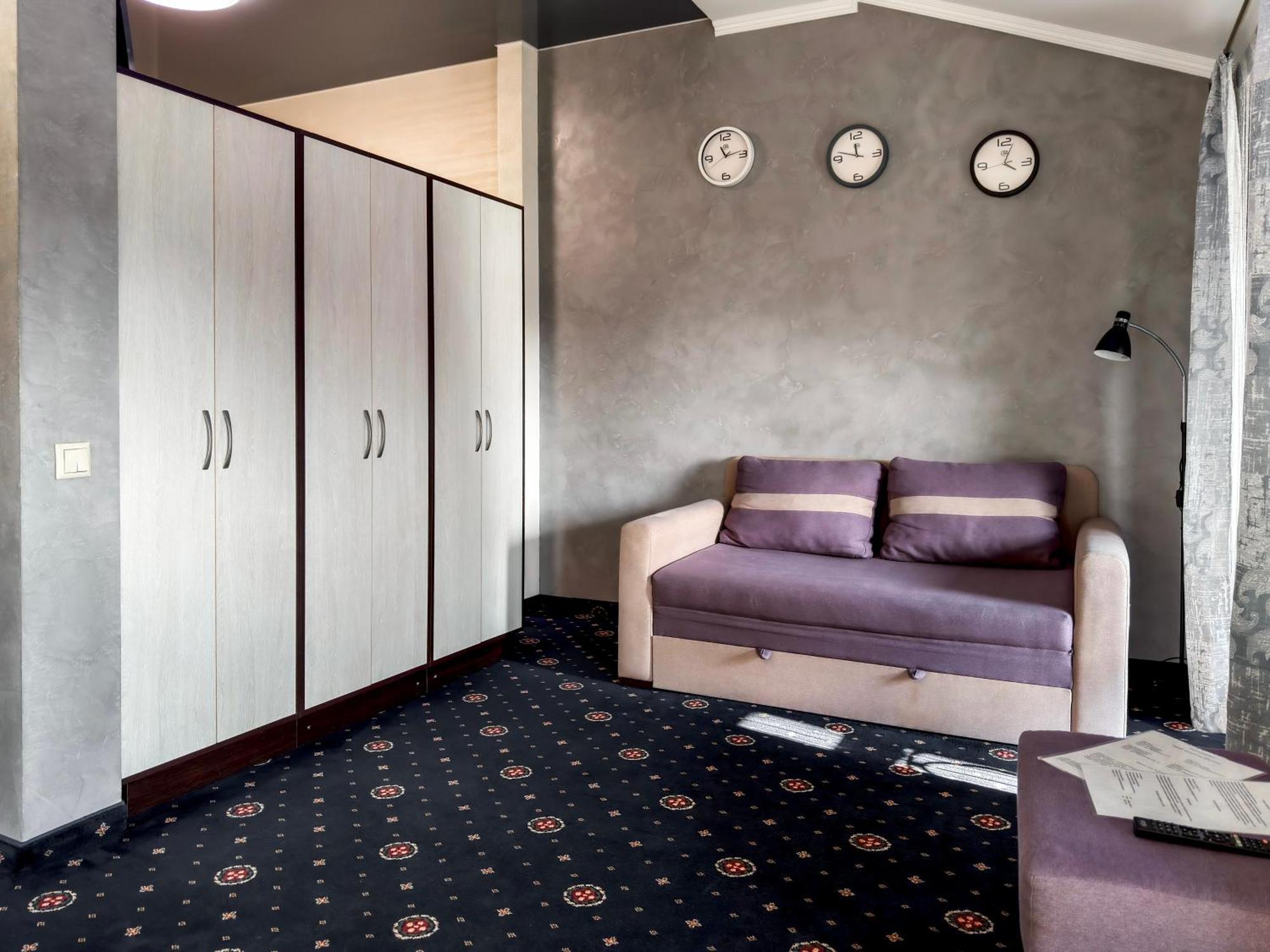 Apartments On Zaliznychna 49 Iwano-Frankiwsk Zewnętrze zdjęcie