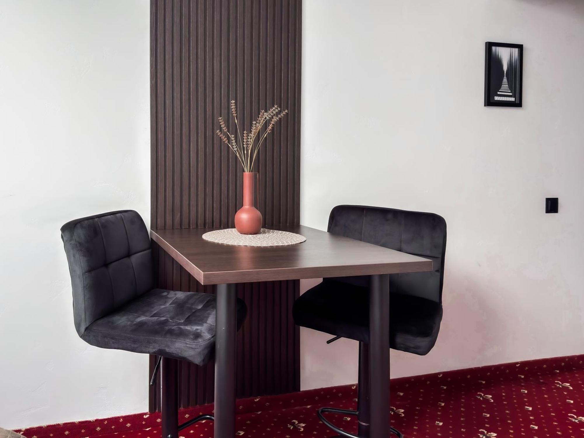 Apartments On Zaliznychna 49 Iwano-Frankiwsk Zewnętrze zdjęcie