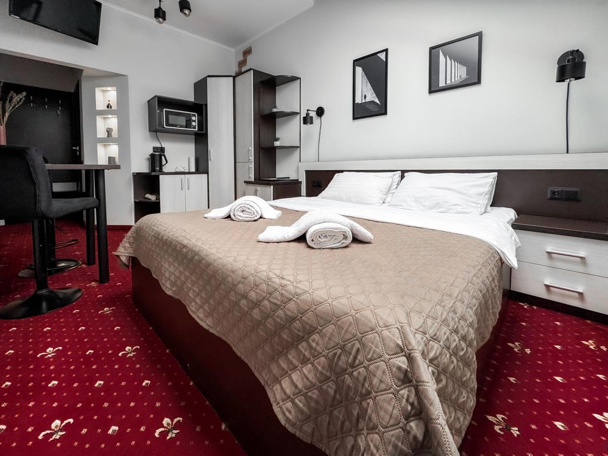 Apartments On Zaliznychna 49 Iwano-Frankiwsk Zewnętrze zdjęcie