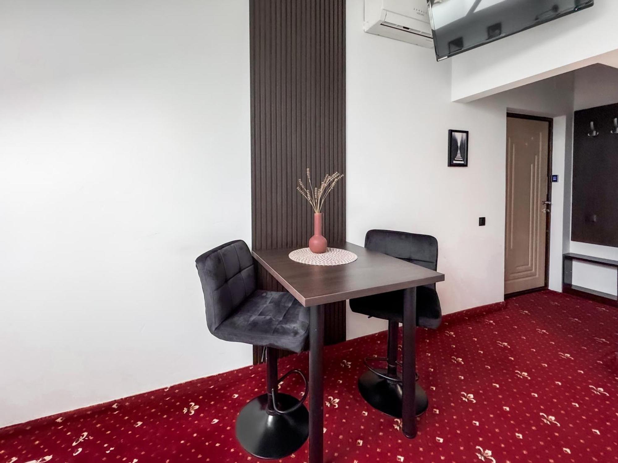 Apartments On Zaliznychna 49 Iwano-Frankiwsk Zewnętrze zdjęcie