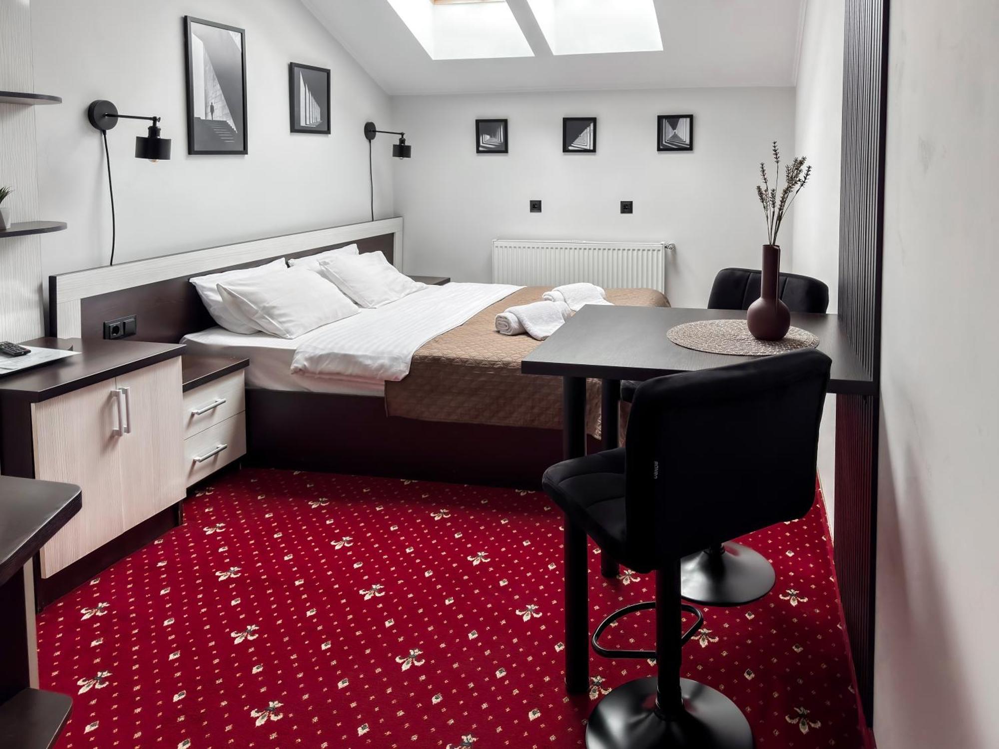 Apartments On Zaliznychna 49 Iwano-Frankiwsk Zewnętrze zdjęcie