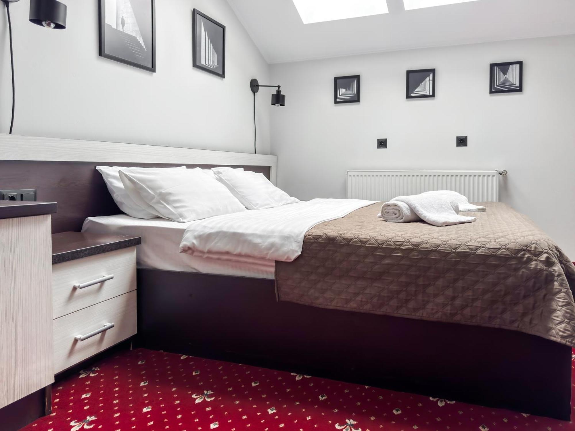 Apartments On Zaliznychna 49 Iwano-Frankiwsk Zewnętrze zdjęcie