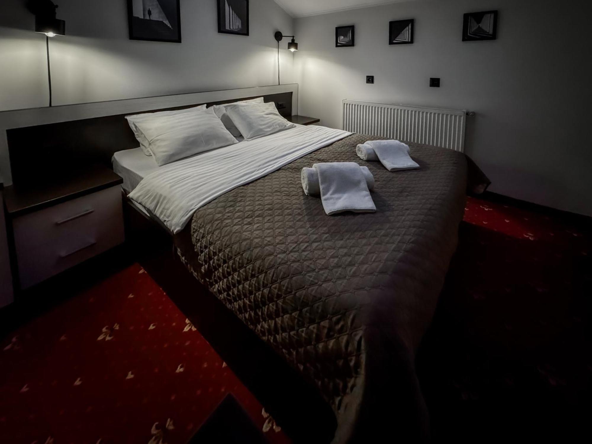 Apartments On Zaliznychna 49 Iwano-Frankiwsk Zewnętrze zdjęcie
