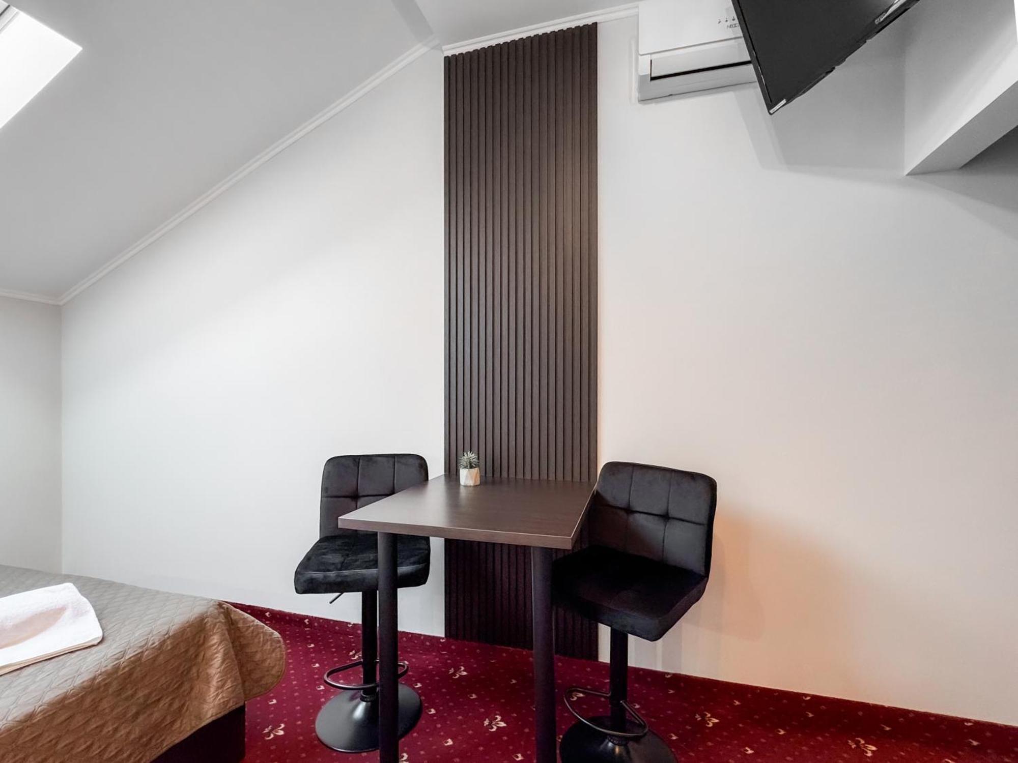 Apartments On Zaliznychna 49 Iwano-Frankiwsk Zewnętrze zdjęcie