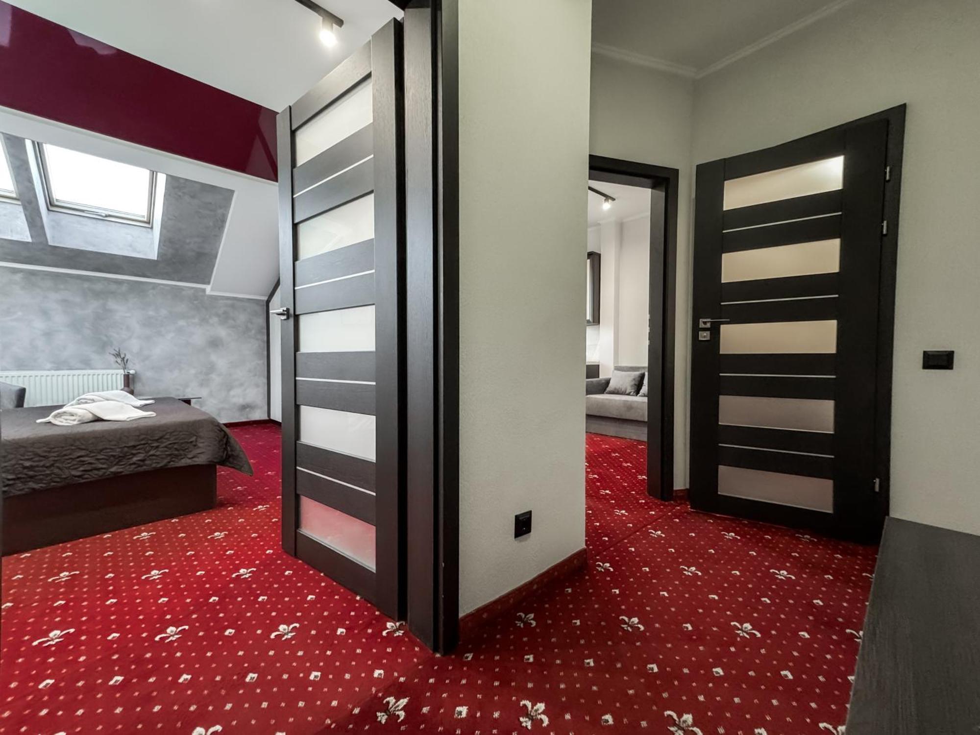Apartments On Zaliznychna 49 Iwano-Frankiwsk Zewnętrze zdjęcie