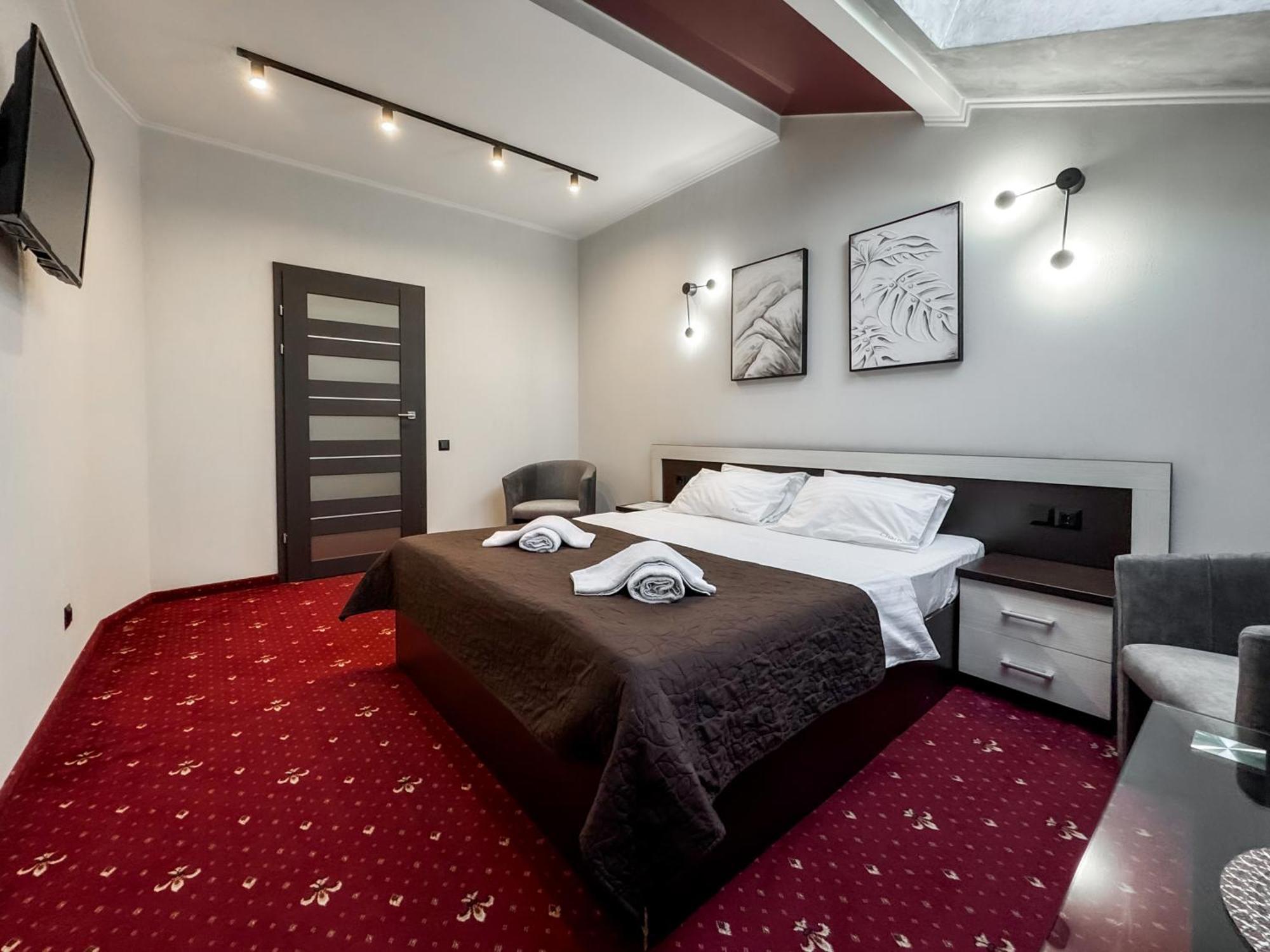 Apartments On Zaliznychna 49 Iwano-Frankiwsk Zewnętrze zdjęcie