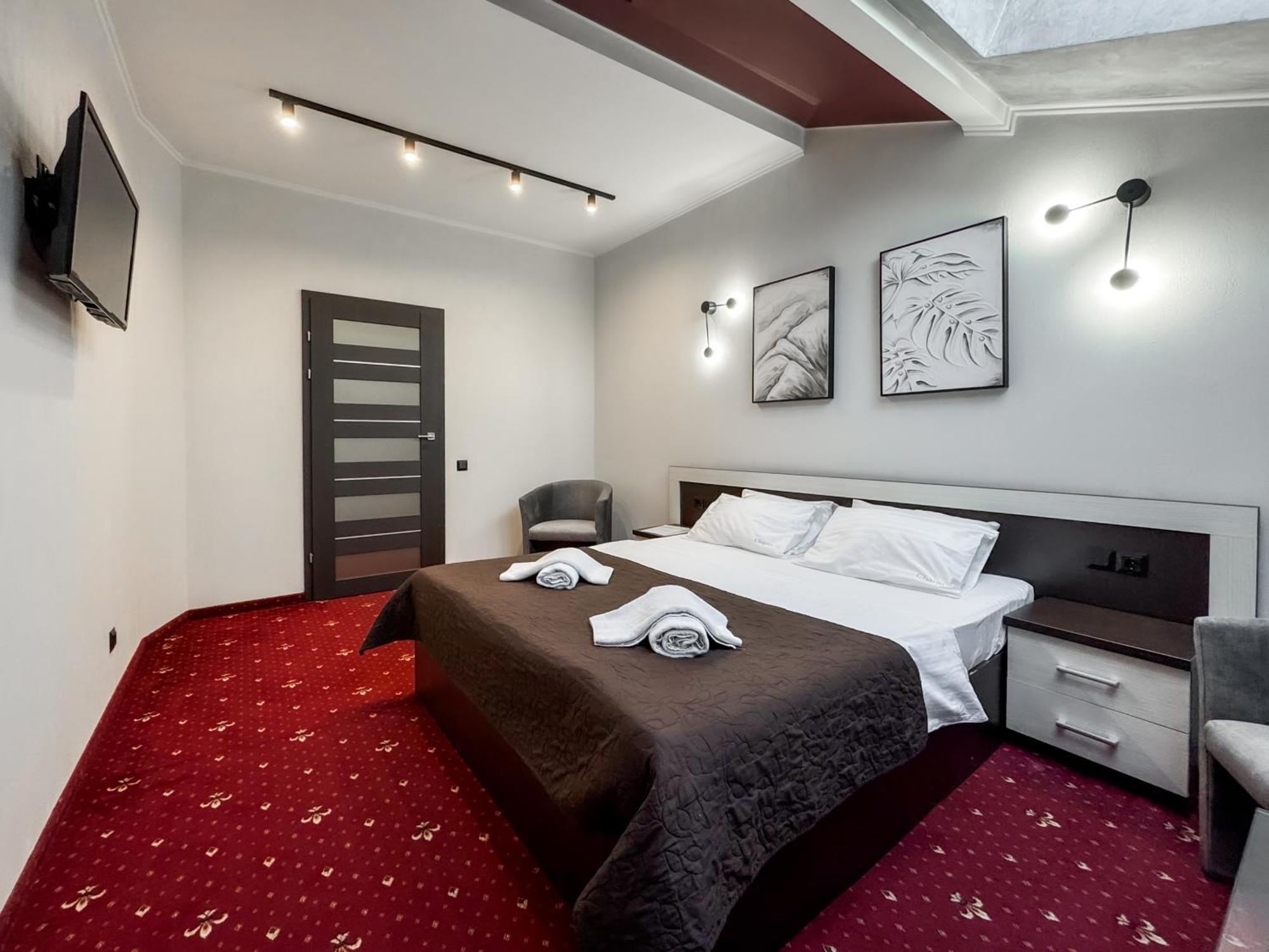 Apartments On Zaliznychna 49 Iwano-Frankiwsk Zewnętrze zdjęcie