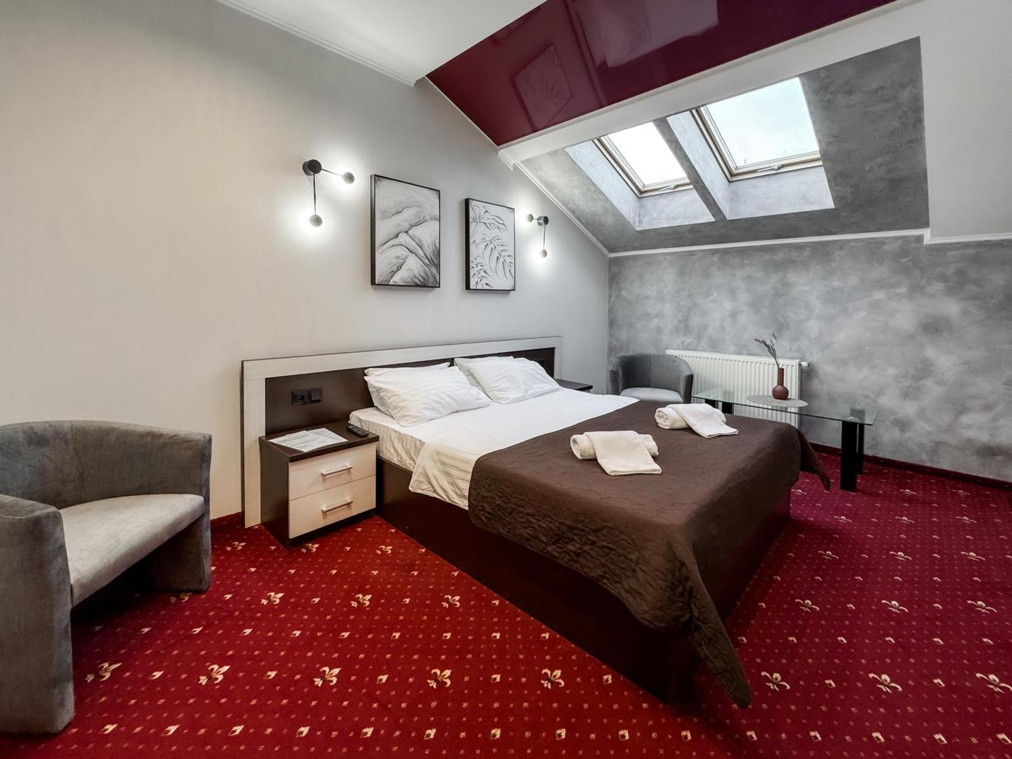 Apartments On Zaliznychna 49 Iwano-Frankiwsk Zewnętrze zdjęcie