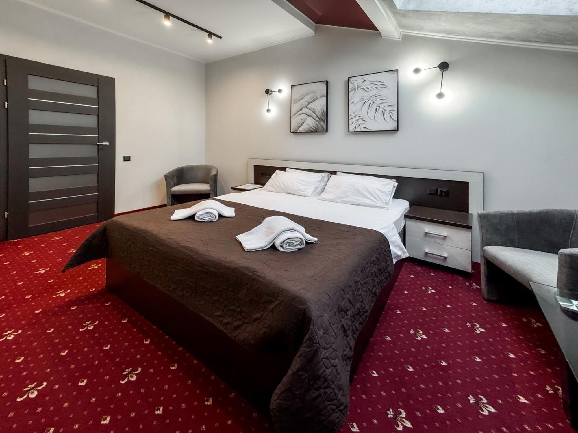 Apartments On Zaliznychna 49 Iwano-Frankiwsk Zewnętrze zdjęcie